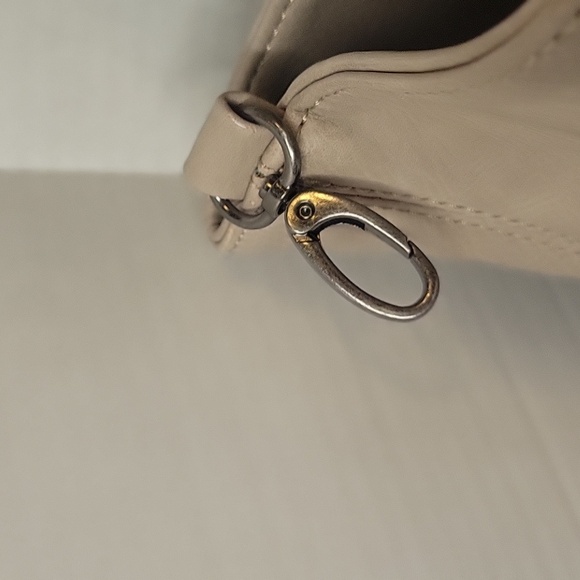 Steve Madden Tote Bag - Picture 5 of 10